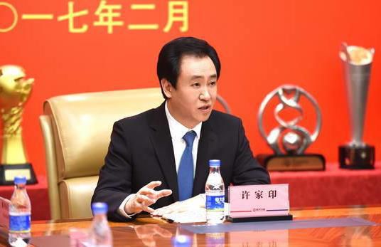 国米连续官宣迪马尔科、达米安、姆希塔良三员大将的续约，《米兰体育报》则表示，国米的下一笔续约官宣就是劳塔罗，预计将在1月6日之前，双方将至少续约到2028年，税后年薪800万欧。